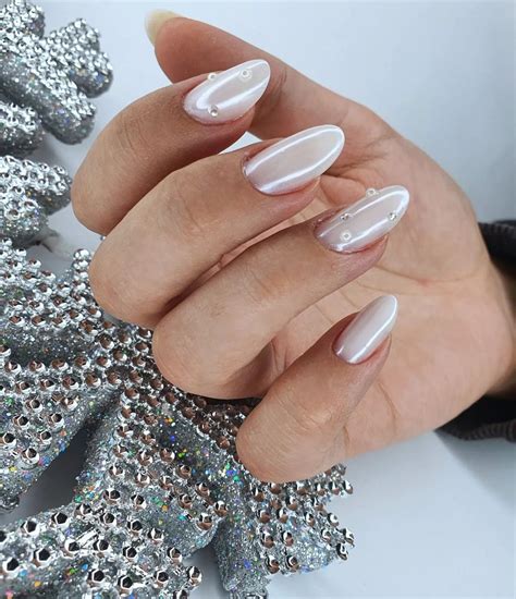 Nails With Bows And Diamonds