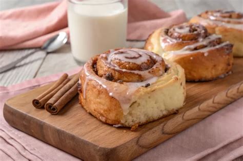 how to make cinnamon roll glaze