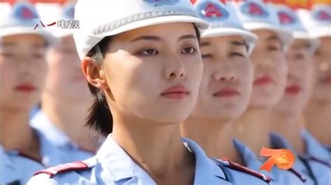 КИТАЙСКИЕ ДЕВУШКИ НА ПАРАДЕ ПОД ПЕСНЮ КАТЮША China Female Military ...