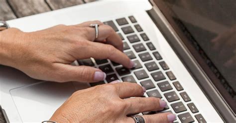 how to become a payroll director