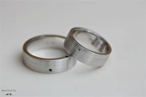 Прямые обручальные кольца Satin из белого золота