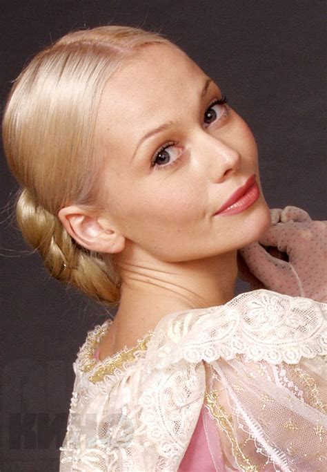 Елена Корикова — биография, фильмография, фотографии актрисы