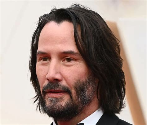 capelli lunghi uomo  lisci mossi ricci  scalati tendenze tagli