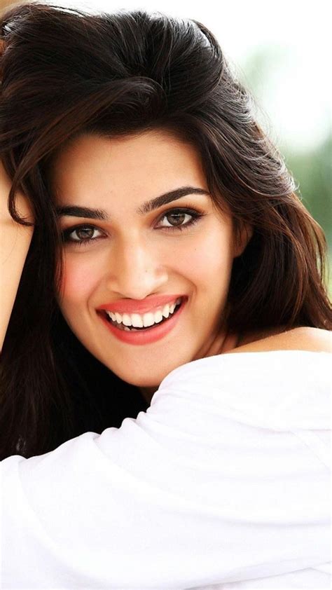 2160x3840 Kriti Sanon Smiling Sony Xperia X,XZ,Z5 Premium ,HD 4k