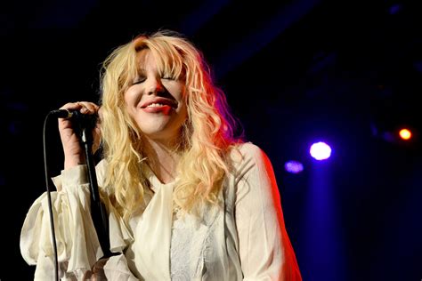 Courtney Love brands her biography 'a disaster'