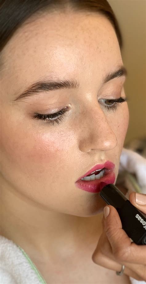 Golden Globes 2020: Kaitlyn Dever’s Beauty Look — Exclusive Photos | Allure