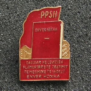 Музей сайта "Энвер Ходжа. Его жизнь и работа". Страница 22. Значки.