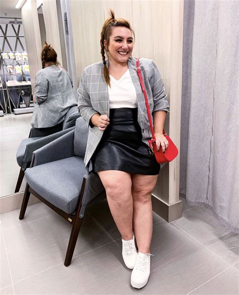 Pin by rayssa 🥀 on fat girls club | Plus size looks, Skirt and sneakers