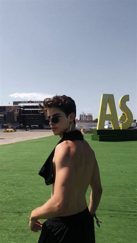 Manu Rios | Manu, Photography poses for men, Cute teenage boys