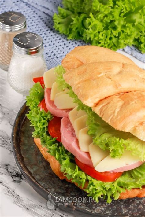 Сэндвич-круассан с ветчиной и сыром — рецепт с фото | Essen