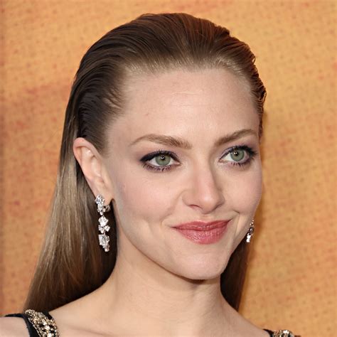 Amanda Seyfried Handled Her Wardrobe Malfunction at the Critics Choice