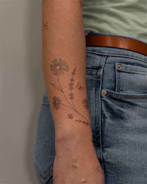 Isabela - Fine line tattoos - Etobicoke on Instagram: "Dainty ones 🌱