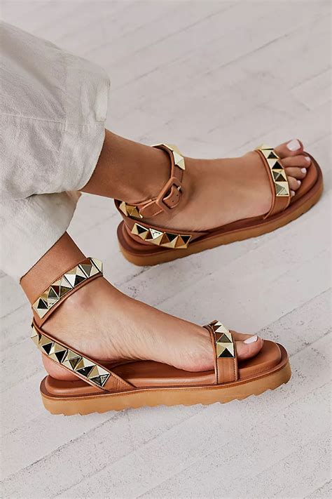 15 Best Flat Sandals You Will Love - Wear Next.