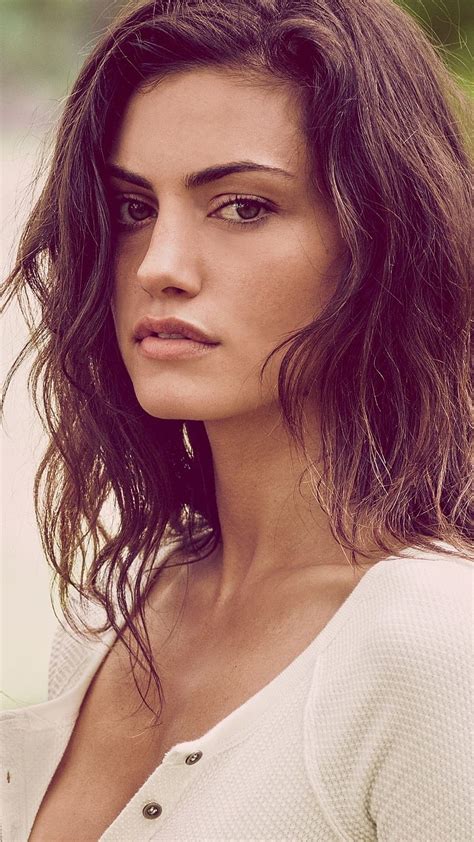 phoebe tonkin hot wallpaper