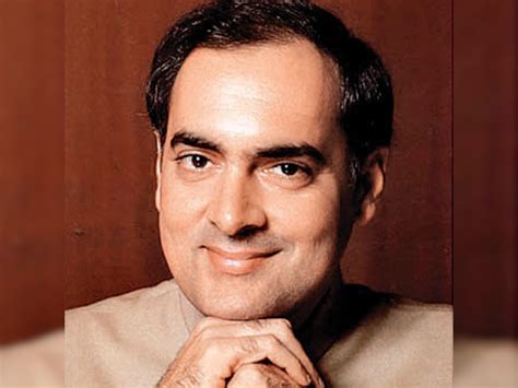 pm modi pays tribute  rajiv gandhi