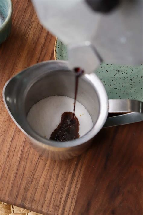 How To Make Cuban Coffee (Moka Pot) - The Flavor Hedonist