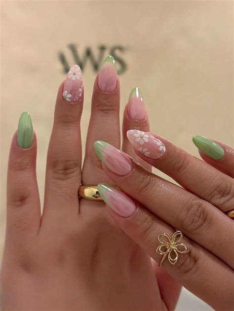 Set de 30 piezas de uñas postizas cortas de almendra de diseño delicado