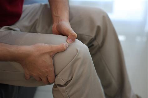 Knee massage to relieve pain, osteoarthritis, knee pain, knee