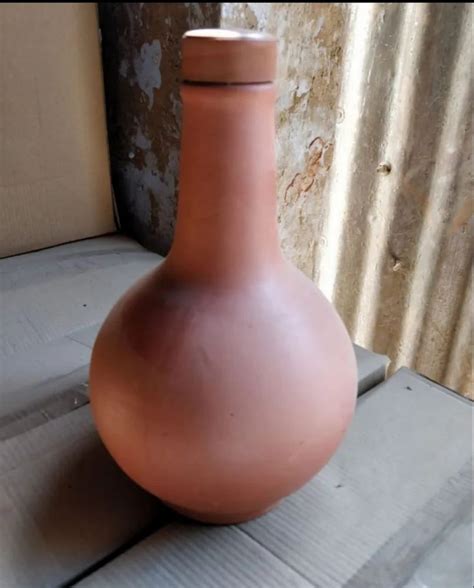Brown Earthen Surai Bottle, Capacity: 1 Litre at ₹ 200/piece in New ...