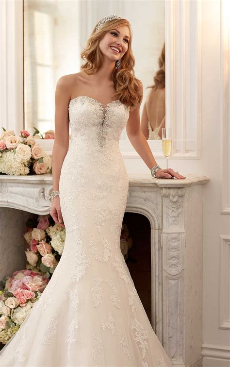 Fit and flare deep v neck wedding dress – Artofit