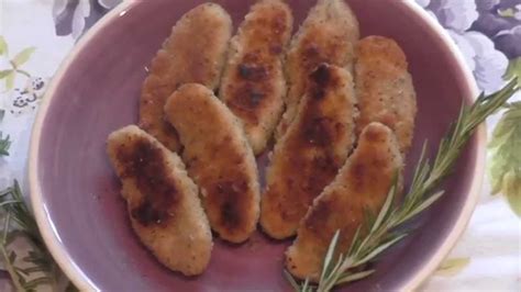 [Мираторг] Стрипсы куриные в хрустящей панировке с сыром и розмарином ...