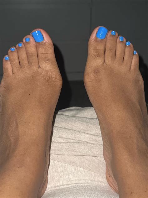 Is this a bunion forming or am I paranoid? : r/bunions