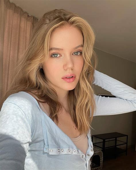 The Cutie Collective - Zlata Platon IG: Zlata_Platon