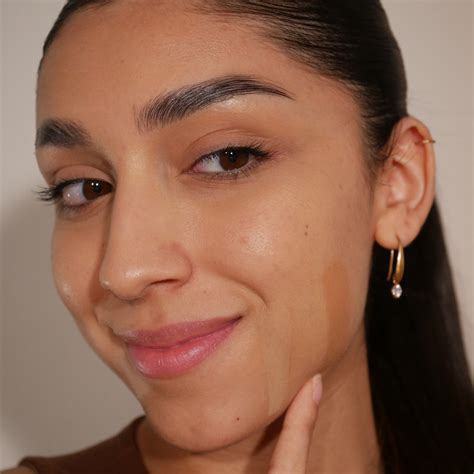 How To Apply Foundation & Foundation Tips - Maybelline