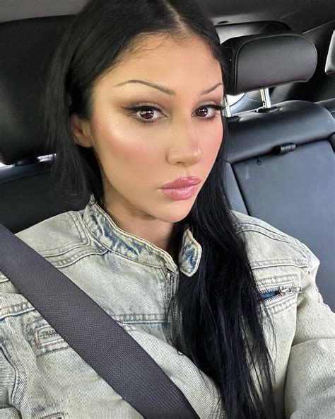 Queenie Sateen Age, Career, Family, Net Worth, Height Bio 2024