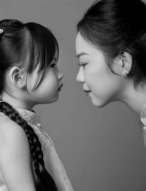 Topless+Mom+And+Daughter+On+Beach Photos, Download The BEST Free