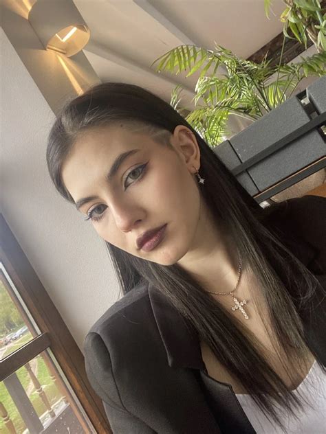 Roxanne Stone (Roxannestone) Cam: Free Live Nude Sex Show & Chat - Camsoda
