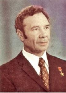 Герой Социалистического Труда Голов Владимир Степанович :: Герои страны