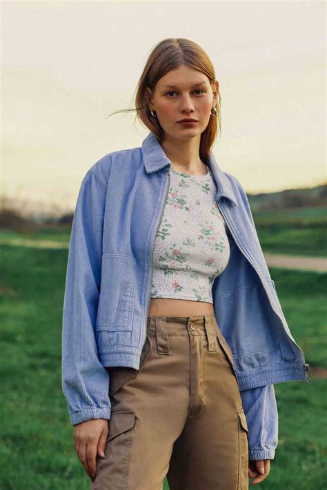 Spring Blossom – The Stacked MILF