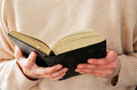 6 Scientific Benefits of Reading More