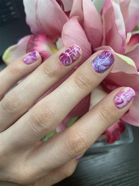 First time trying marble effect with blooming gel. : Nails