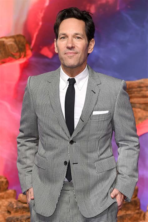 Download Actor Paul Rudd poses in a street setting Wallpaper