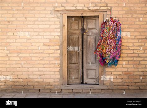 Uzbek art craft hi-res stock photography and images - Alamy