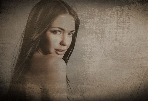 Фотообои Портрет девушки купить в интернет-магазине | Art-oboi