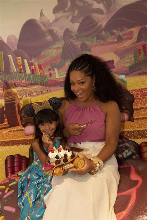 Juliana Alves estreia em cruzeiro no Disney Dream: "Alegria