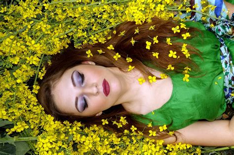 Girl Flowers Yellow · Free photo on Pixabay