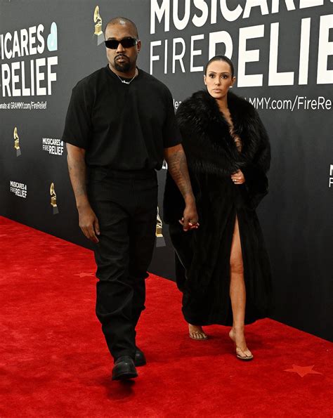 Grammy 2025, Kanye sul red carpet con Bianca Censori nuda