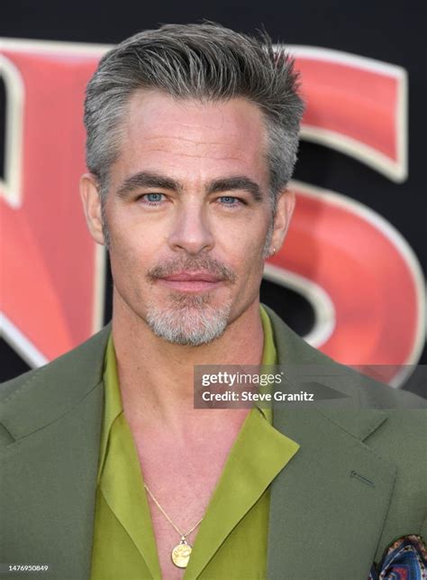 chris pine arrives   los angeles premiere  paramount pictures