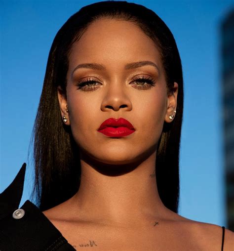este es el labial favorito de rihanna grazia