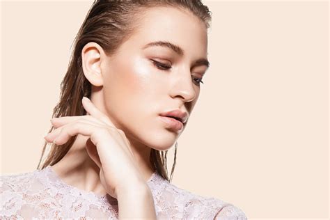 L’effet wet look en coiffure : la tendance 2021