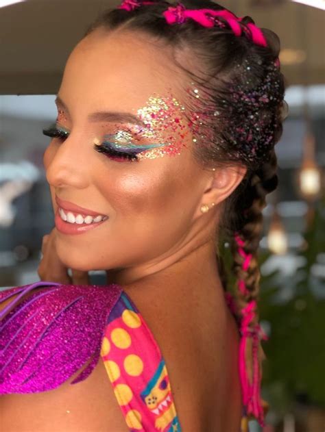Maquiagem Carnaval Com Glitter - 15 ideias de maquiagem com glitter para o carnaval 2020 - Crescendo aos ...