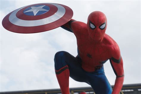 Том Холланд сыграет Человека-паука в шести фильмах Marvel