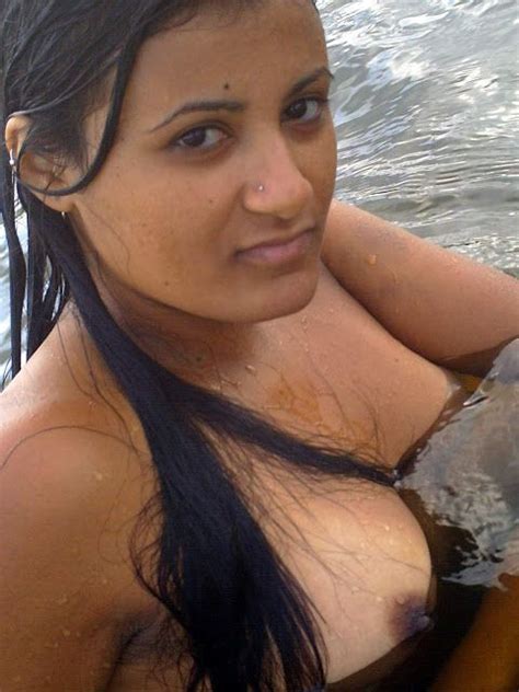 Another pic of desi housewife nip slip on beach, I... - fappyz