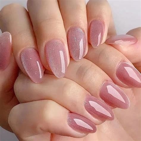 Маникюр / карамельный маникюр / блестящие ногти | Velvet nails, Fashion ...