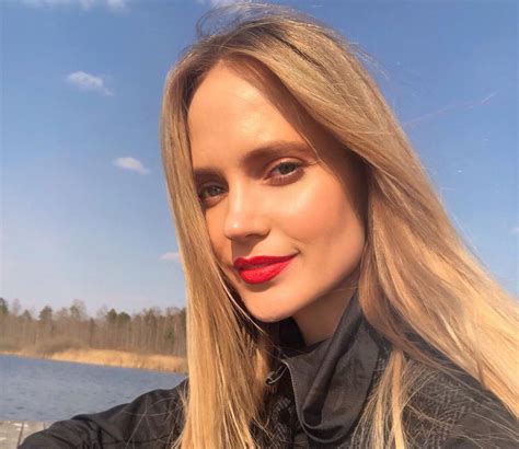 Зірка 2000-х співачка Глюкоза показала крупним планом, чим вона краще ...
