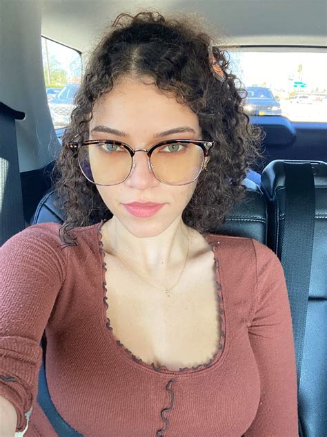 Pin by My Info on Pose References in 2025 | Curly hair photos, Face